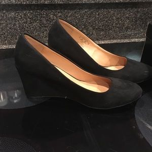 Very cute slip on wedge.